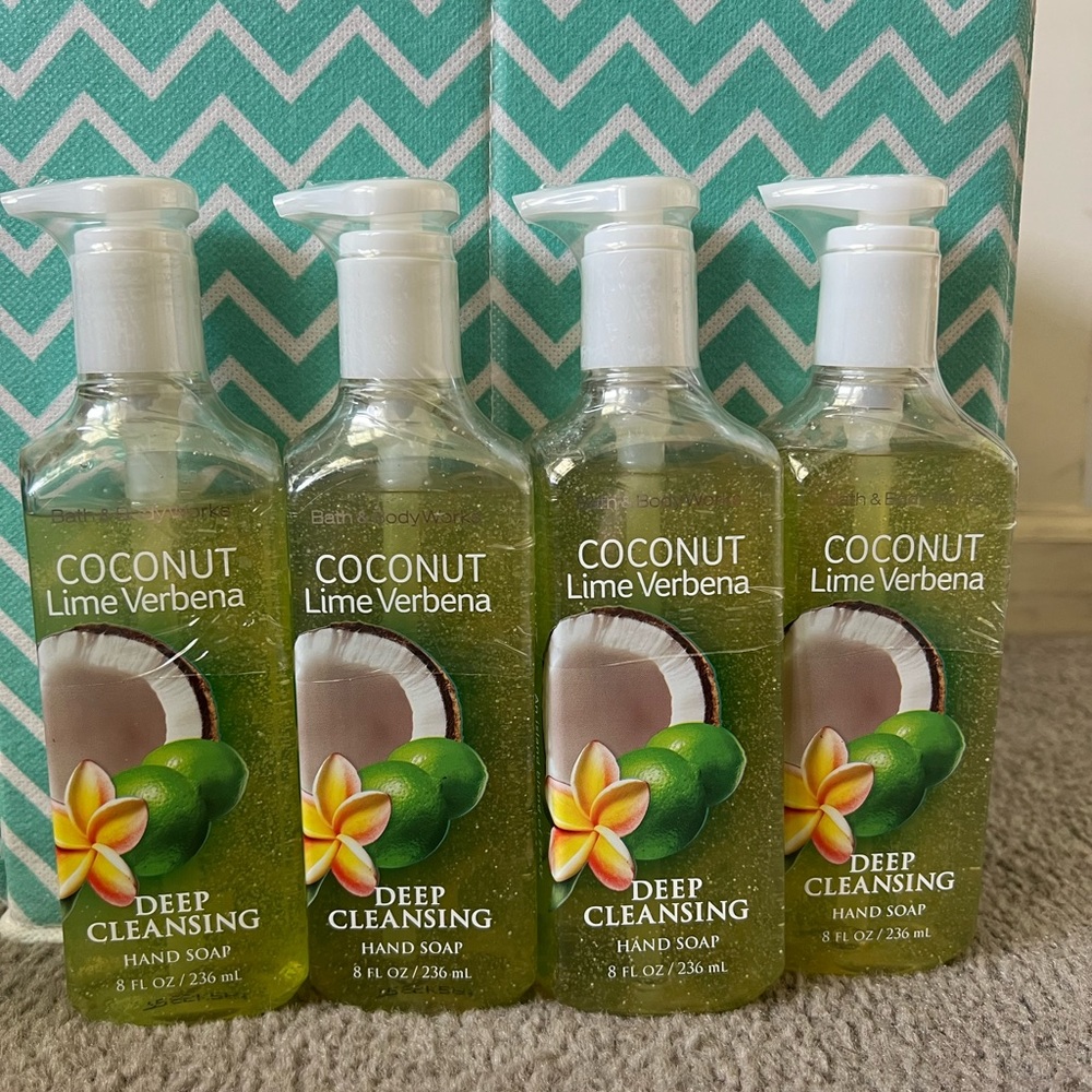 COPY - Bath & Body Works Gel Hand Soap in Coconut Lime Verbeana. 1 available.